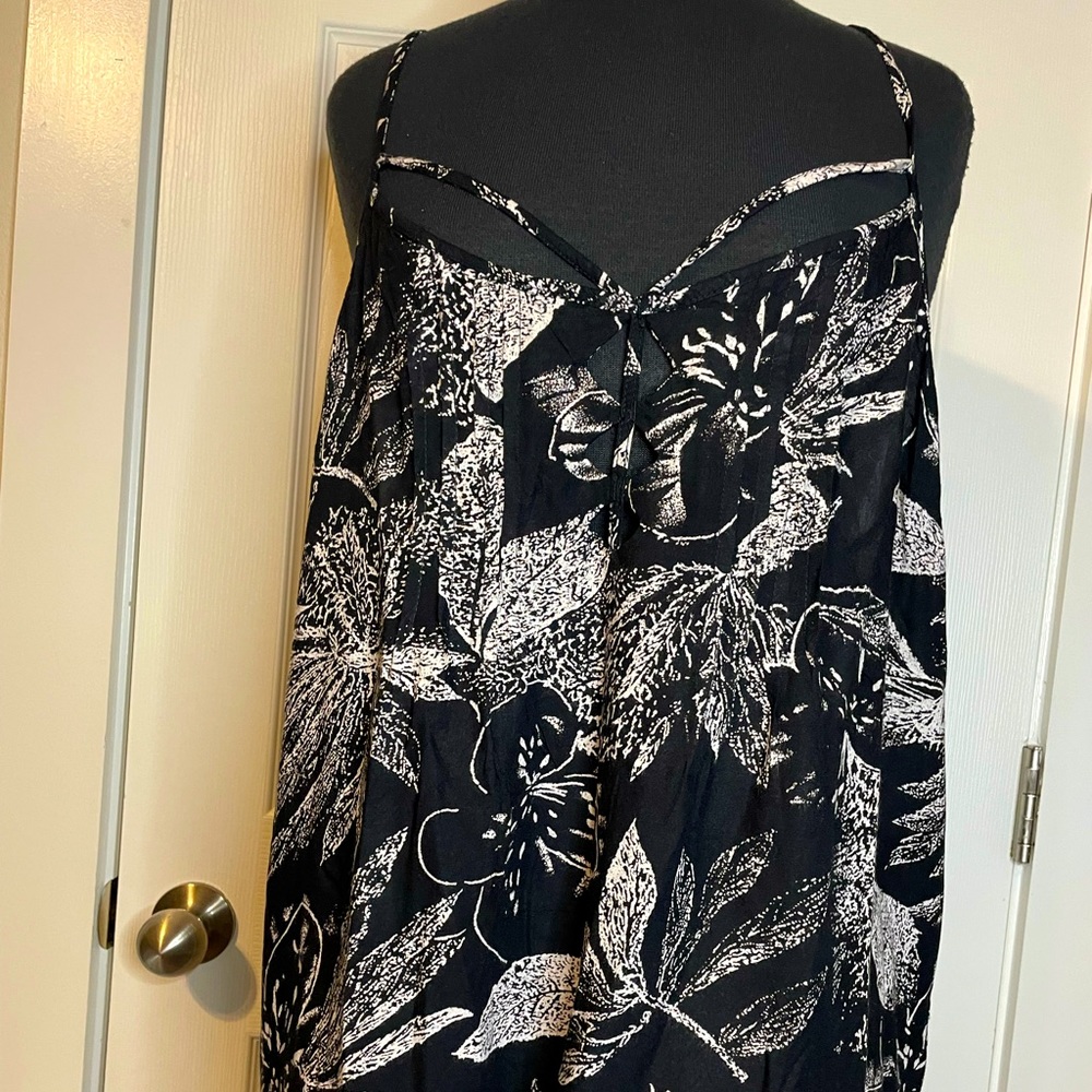 Volcom b&w plus size swing tank sz 20w